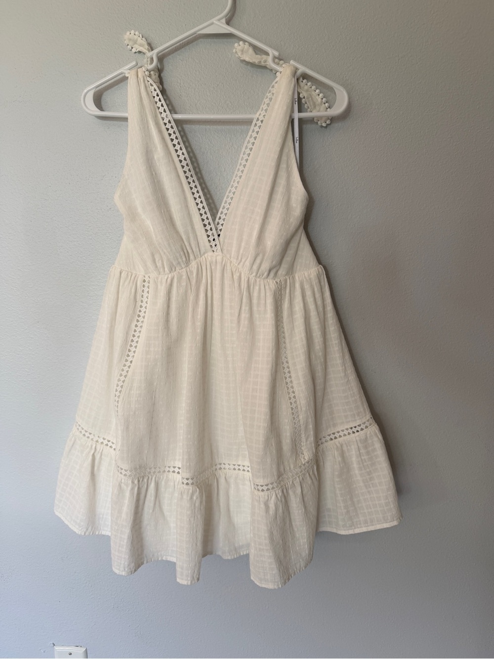 Lulu’s White tie-strap babydoll mini dress Summer Dress- size small - Picture 4 of 14